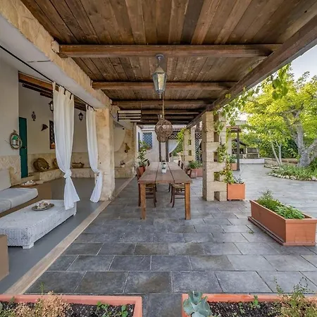 Sunshine House Ap1 - In Con Piscina E Veranda Apartment